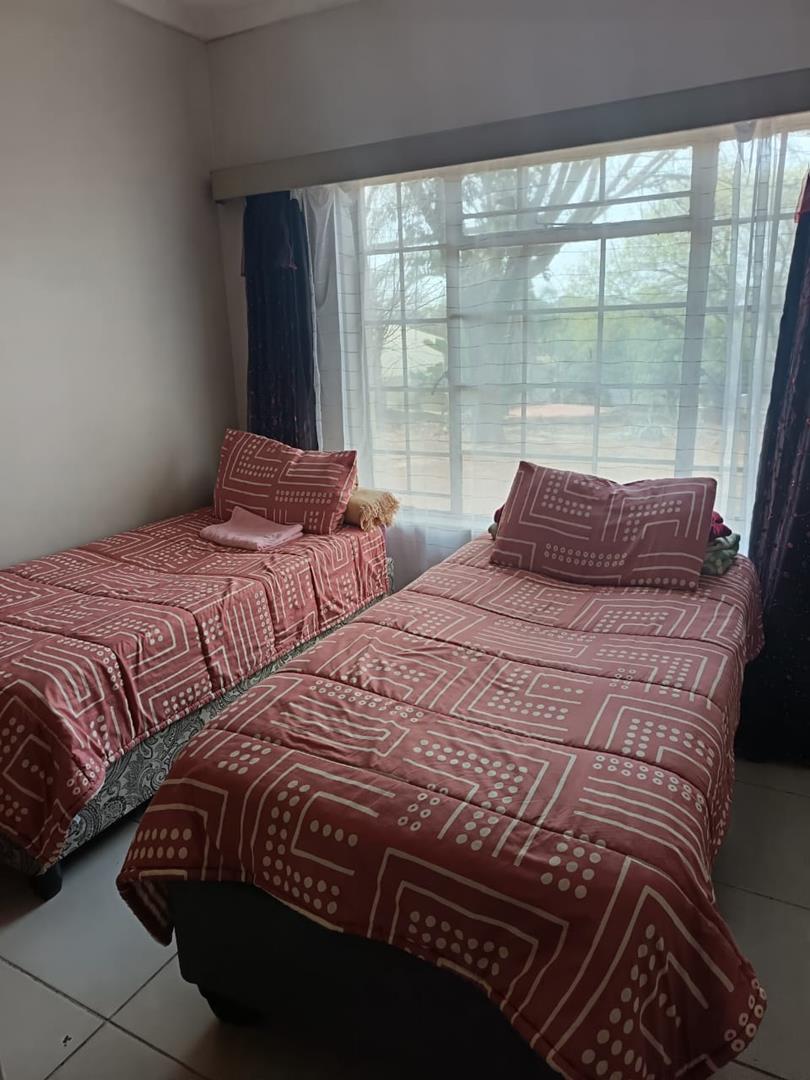 To Let 4 Bedroom Property for Rent in Elandsrand North West